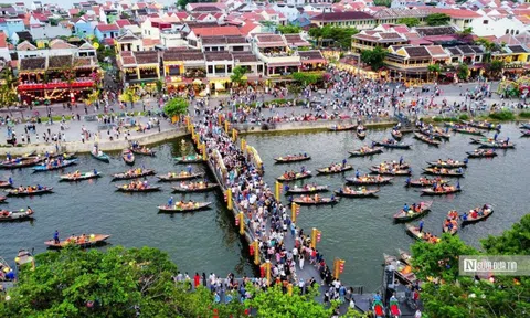 Phố cổ Hội An chật kín người trong dịp nghỉ lễ