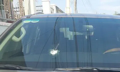 Ô tô bị ném đá trên cao tốc Phan Thiết- Dầu Giây