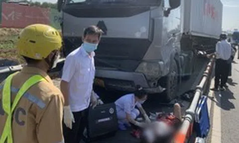 Xe container mất lái trên cao tốc TP.HCM - Long Thành - Dầu Giây, 3 người nhập viện