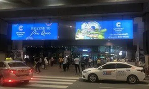 2 người đàn ông mang chất lạ theo chuyến bay Phú Quốc - Hà Nội bị an ninh phát hiện