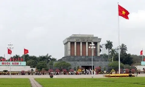 Trên 52.000 lượt khách vào Lăng viếng Bác Hồ trong 3 ngày nghỉ lễ