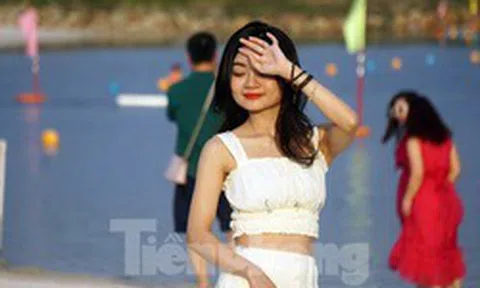 Du khách về biển Đồ Sơn tăng đột biến, nhà nghỉ cháy phòng dịp nghỉ lễ