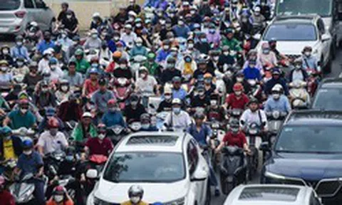 Giao thông Hà Nội hỗn loạn trong ngày đầu tiên người dân đi làm sau kỳ nghỉ dài