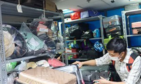 Kho hành lý thất lạc đầy ắp ở sân bay Nội Bài, cách nào để hành khách tìm lại nhanh nhất?