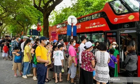 Dịp lễ 30/4-1/5: Hà Nội thu từ khách du lịch ước đạt 2.400 tỷ đồng