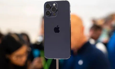 Diễn biến bất thường trên thị trường iPhone