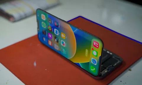 Lợi bất cập hại nếu câu dây cứu màn hình iPhone 13 Pro Max