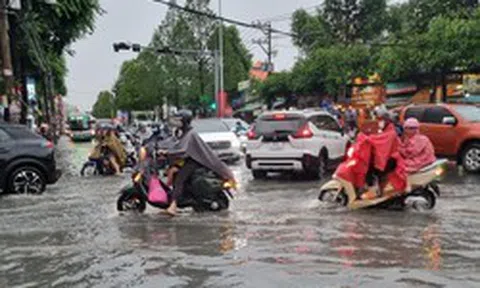 TPHCM, Đồng Nai, Bình Dương: Nhiều nơi mưa đá, đường phố thành sông