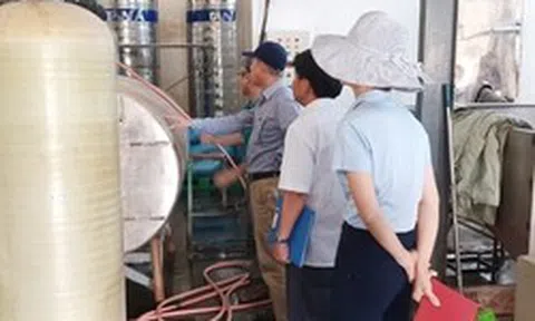 Tổng kiểm tra nhà máy sản xuất nước tinh khiết…có đỉa, phát hiện điều gì?