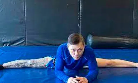 Phong độ tuổi 65 của cao thủ võ thuật Chu Tỉ Lợi