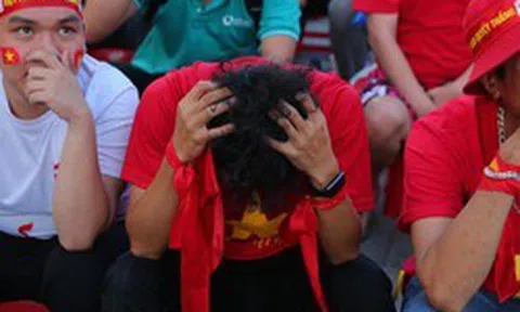 CĐV ở TP.HCM thẫn thờ khi U22 Việt Nam dừng chân tại bán kết SEA Games 32