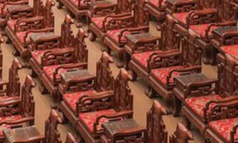 Nhà hát hơn 240 tỉ đồng gây tranh cãi bởi hàng ghế gỗ "bề thế" tốn kém