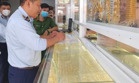 Kiên Giang: Kiểm tra cửa hàng kinh doanh trang sức nghi làm từ ngà voi