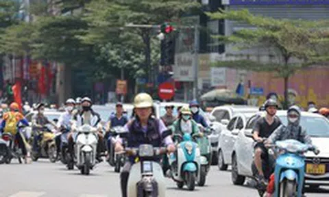 Miền Bắc tăng nhiệt mạnh, Nam Bộ mưa dông