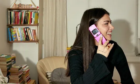 GenZ đang giúp điện thoại nắp gập hồi sinh