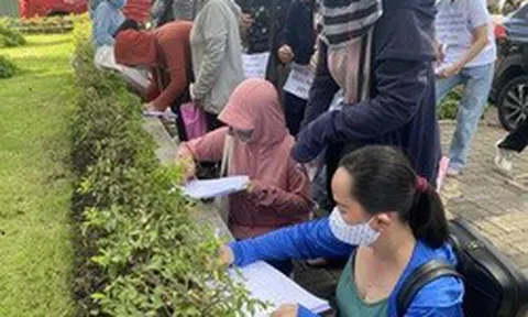 Manulife "xuống nước" sau thông báo "cứng' với khách hàng