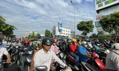 Đề xuất thay hàng loạt hàng rào kéo di động ở TP HCM