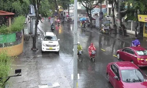 Nhiều nơi ở TP HCM đang mưa, mây đen phủ kín