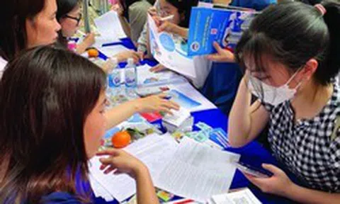 Tăng học phí đại học: Gánh nặng tài chính chuyển sang các gia đình?