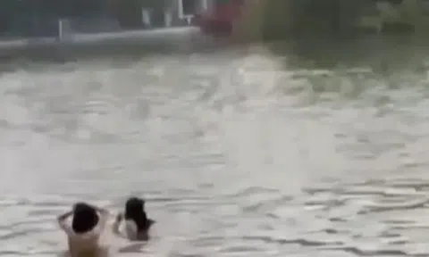 Thông tin bất ngờ vụ 2 người "tắm tiên" ở hồ Gươm