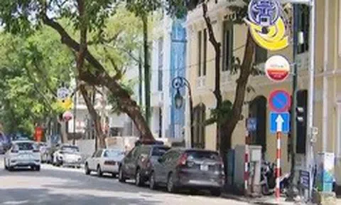 Đường phố Thủ đô vắng bóng người ngày nắng nóng