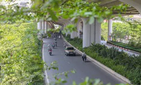 Cận cảnh những con đường "giải nhiệt" ngày hè giữa lòng Thủ đô