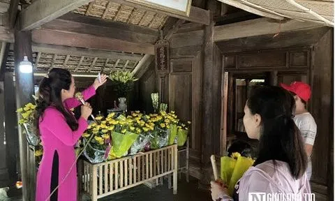 Xúc động tình cảm của những vị khách nước ngoài khi đến với quê Bác