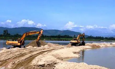 Mỏ cát từng đấu giá 380 tỉ đồng bất ngờ giảm 43% trữ lượng