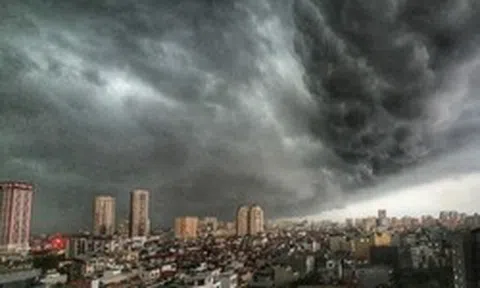 Hà Nội sắp có mưa dông hạ nhiệt, cảnh báo mưa đá, lốc sét