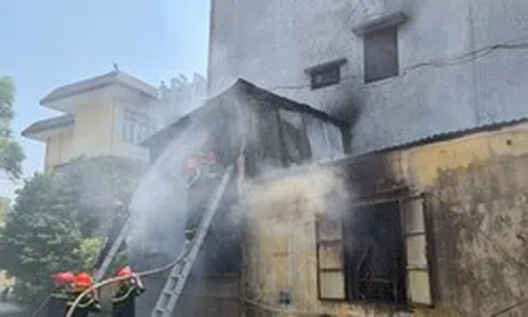 Quảng Bình: Nắng nóng gay gắt, quán ăn bốc cháy giữa trưa