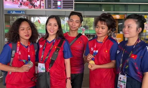 Khánh Thi về nước sau SEA Games 32