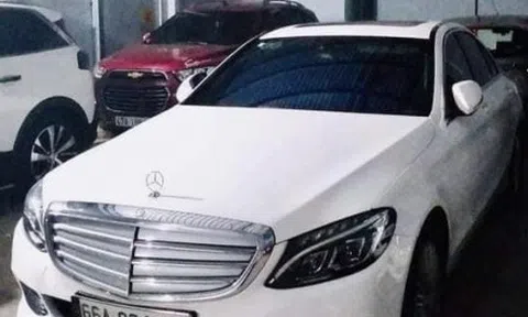 Vụ Mercedes trượt đăng kiểm xôn xao mạng xã hội: "Đăng kiểm viên làm khó chúng tôi"