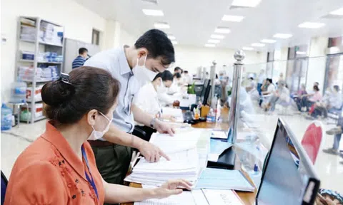 Đề xuất cán bộ không được quảng cáo thương mại, bán hàng ở nơi làm việc