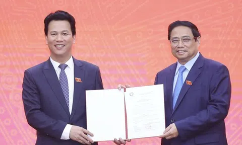Trao quyết định bổ nhiệm tân Bộ trưởng Bộ Tài nguyên và Môi trường