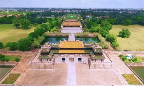 'Hoa hậu đẹp nhất thế giới' quảng bá thắng cảnh Việt