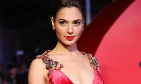 Margot Robbie: 'Gal Gadot đẹp một cách khó tin'