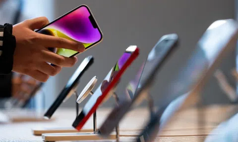 iOS 17 biến iPhone thành màn hình thông minh