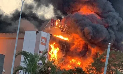 Cháy siêu thị MediaMart, thiệt hại hàng tỉ đồng