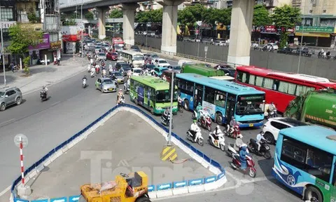 Rào đường thử nghiệm 5 ngày tại 8 'lô cốt' thi công trên đường Nguyễn Trãi