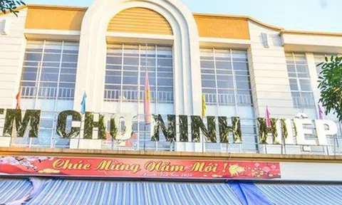 Hà Nội: Chợ đóng cửa vì mất điện, kinh doanh gặp khó khăn