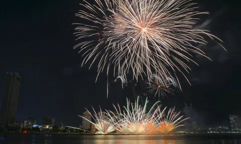 Mãn nhãn với đại tiệc pháo hoa bên sông Hàn