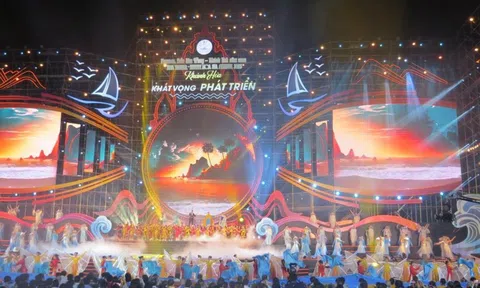 Rực rỡ sắc màu trong đêm khai mạc Festival Biển lần thứ 10