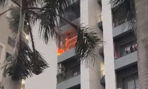 Dập tắt đám cháy tại chung cư ở Bình Dương