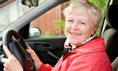 Độ tuổi cao nhất được lái xe ôtô là bao nhiêu?