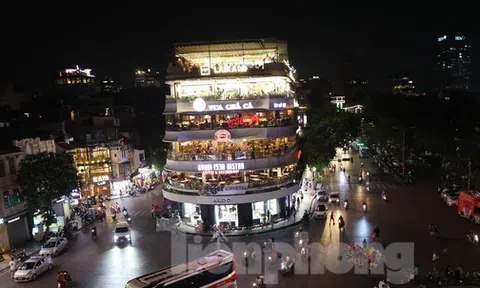 Đường phố Hà Nội bỗng tối om vì phải cắt giảm điện