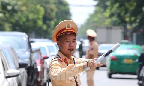 Cảnh sát giao thông hỗ trợ, 'tiếp sức' thí sinh vượt vũ môn