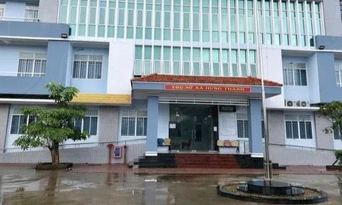 Chủ tịch xã gửi đơn nghỉ việc qua bưu điện rồi... nghỉ luôn