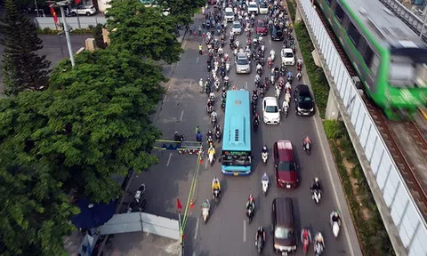 Cận cảnh đường Nguyễn Trãi sáng đầu tuần sau khi đặt 'lô cốt' rộng hàng trăm m2