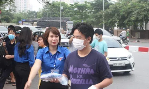 Hi hữu đề thi vào lớp 10 chuyên ở Hà Nội, làm đúng hết cũng chỉ được 9,5 điểm