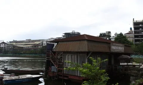 Điểm mặt những công trình xấu xí trên mặt Hồ Tây